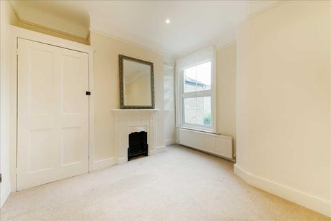 16 Stuart Road, London, SW19 8DH