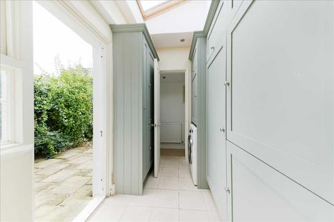 16 Stuart Road, London, SW19 8DH