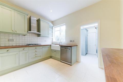 16 Stuart Road, London, SW19 8DH