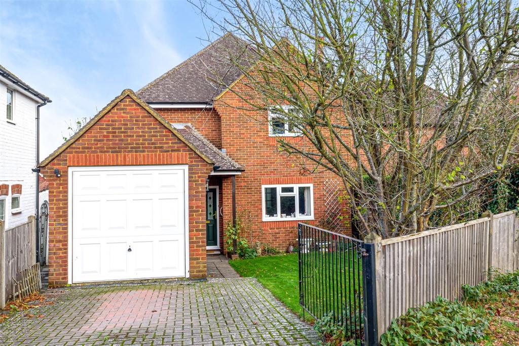 Fern Road, Storrington, RH20 3 bed detached house £675,000