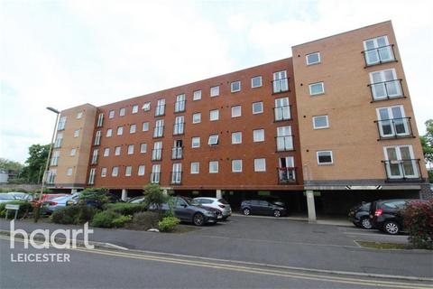 2 bedroom flat to rent, Pavilion Close 2 bedroom with parking