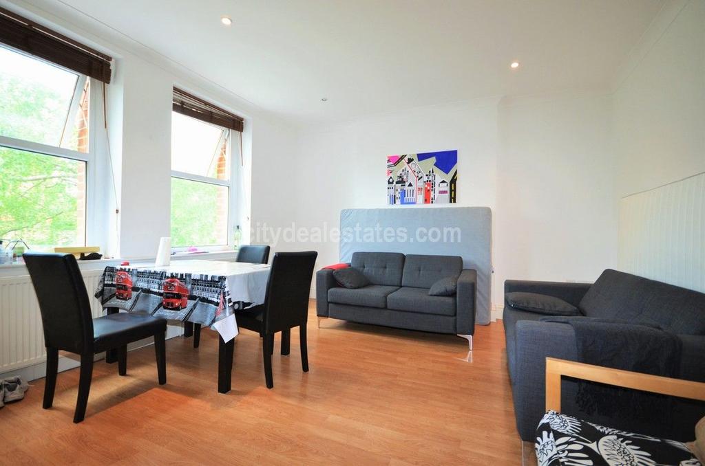 Culmington Road, Ealing, W13 9NB 2 bed flat - £1,495 pcm (£345 pw)