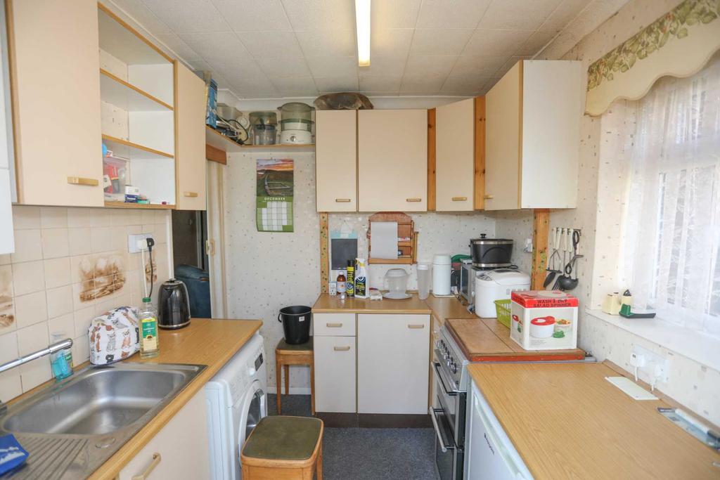 Barberry Avenue, Chatham 2 bed semidetached house £250,000