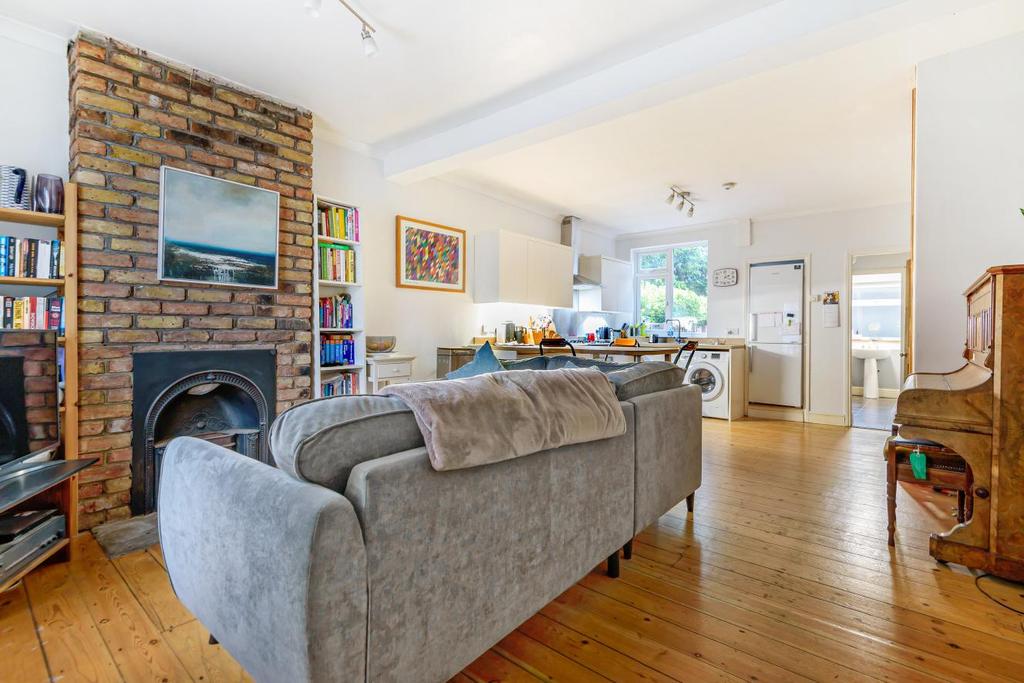 Fountain Road, Tooting 2 bed terraced house £550,000