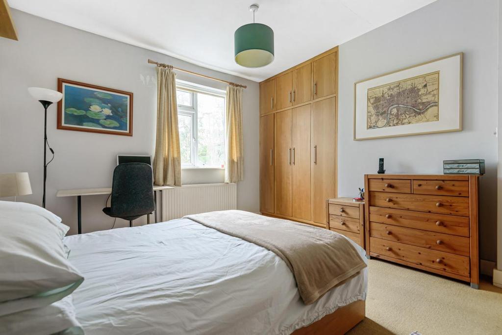 Fountain Road, Tooting 2 bed terraced house £550,000