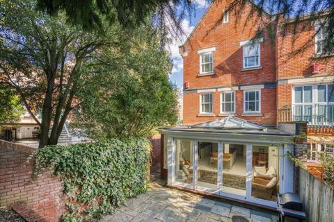 5 Pinel Close, Virginia Water, GU25 4SP