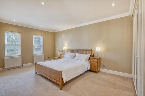 5 Pinel Close, Virginia Water, GU25 4SP