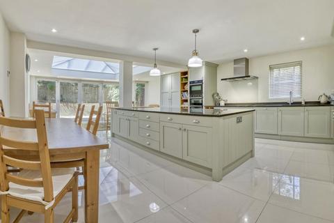 5 Pinel Close, Virginia Water, GU25 4SP
