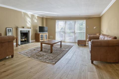 5 Pinel Close, Virginia Water, GU25 4SP