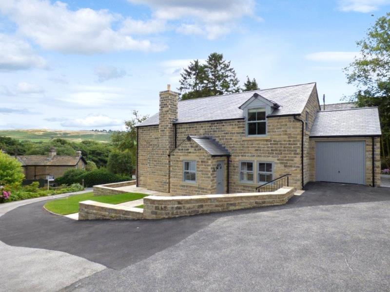 Glen Road, Eldwick, West Yorkshire... 4 bed property £2,000 pcm (£462 pw)
