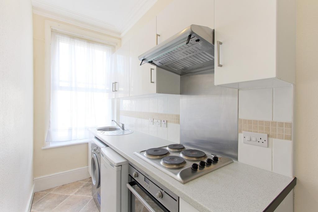 Salford Road, Streatham Hill, SW2 Studio £900 pcm (£208 pw)
