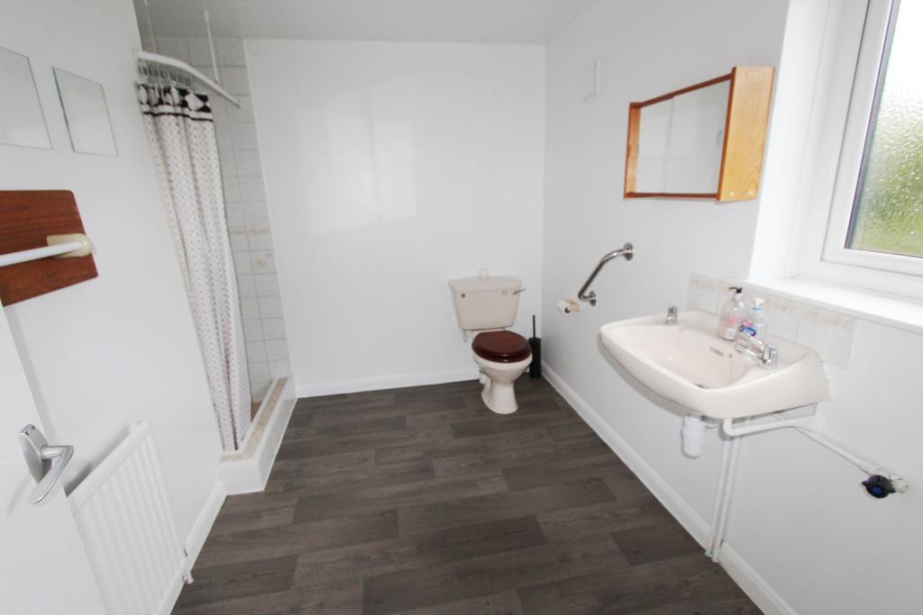 Utility/Shower Room