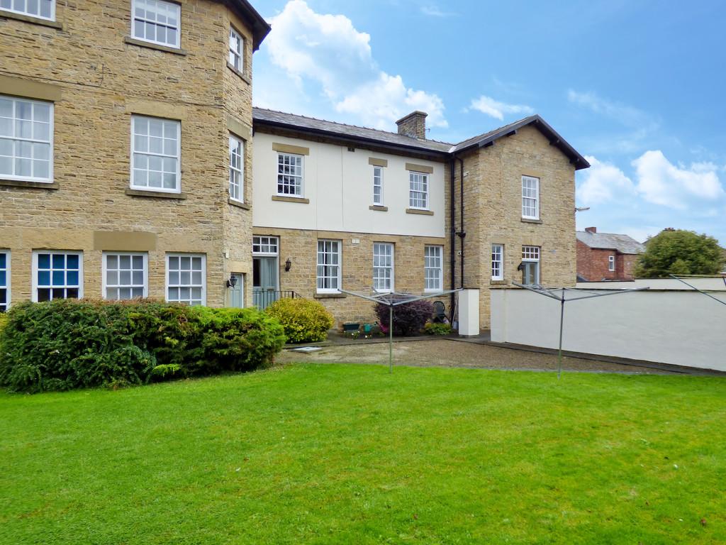 Flat 6 Mowbray Grange, Bedale 2 bed ground floor flat £550 pcm (£127 pw)