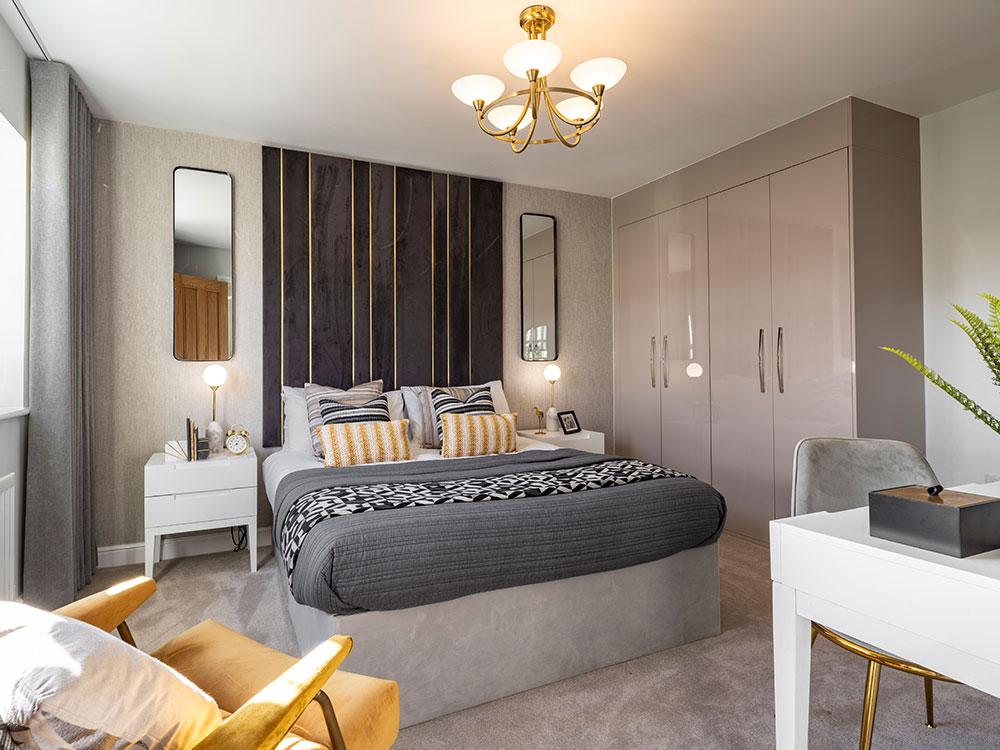Master bedroom with en-suite shower room and balcony