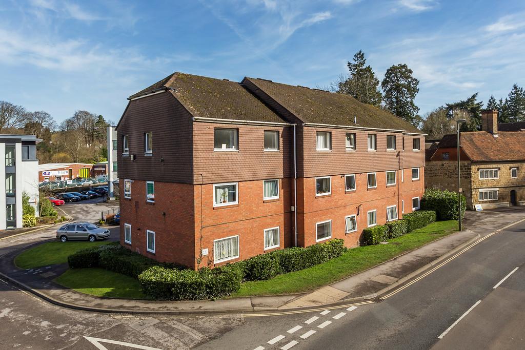 Lower Street, Haslemere 2 bed apartment £245,000