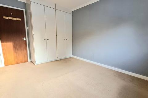 9, Tudor Court Lower Street, Haslemere, GU27 2PF