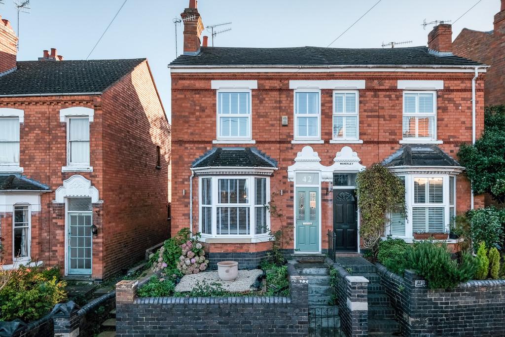 Woolhope Road, Worcester 3 bed semidetached house £300,000