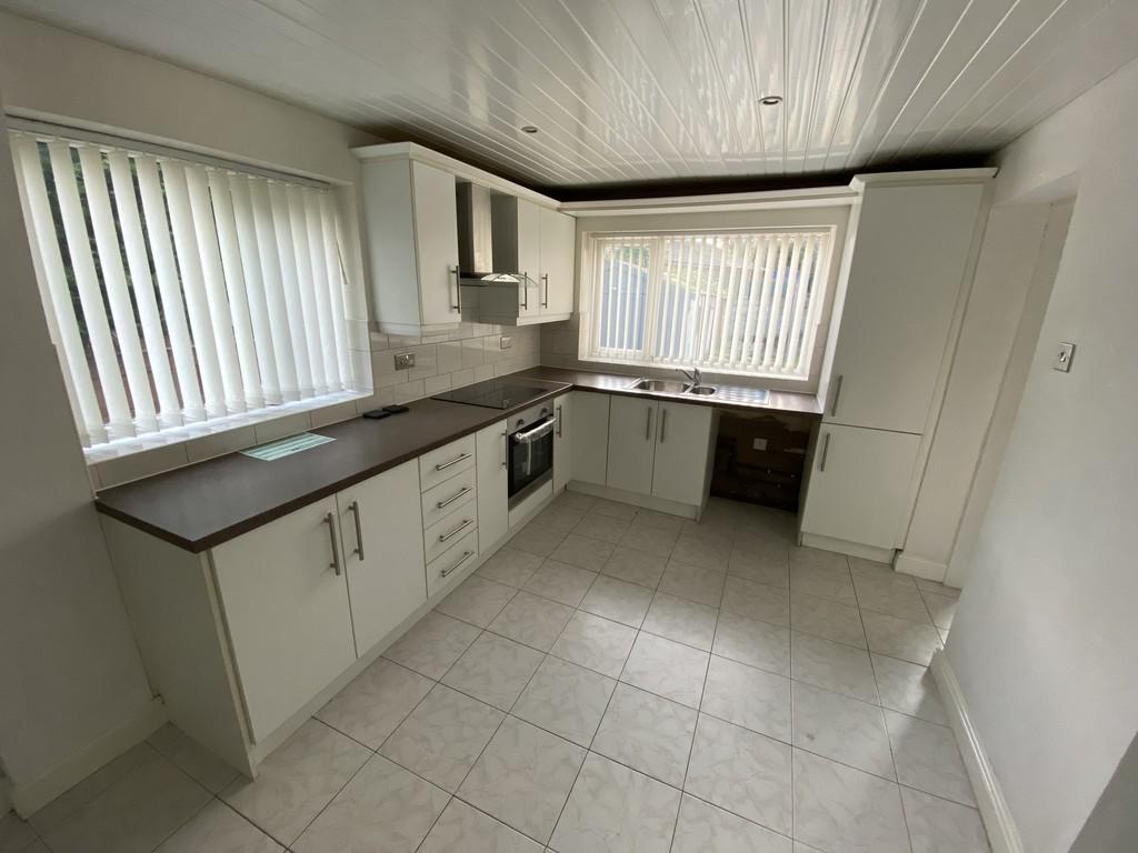 Esonwood Road, Whiston 3 bed semidetached house £795 pcm (£183 pw)