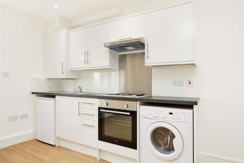 Studio to rent, Barnett Street, Whitechapel