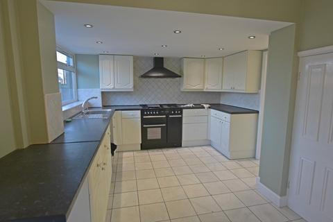 5 bedroom detached house to rent, Templeoak Drive, Wollaton