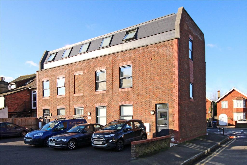 Station Road, Addlestone, KT15 1 bed flat £975 pcm (£225 pw)