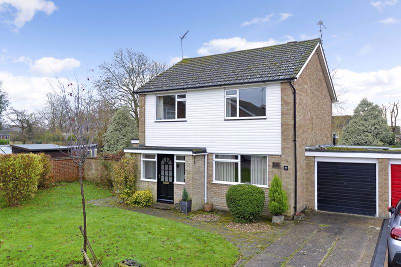 Summerlands, Cranleigh 4 bed detached house £600,000