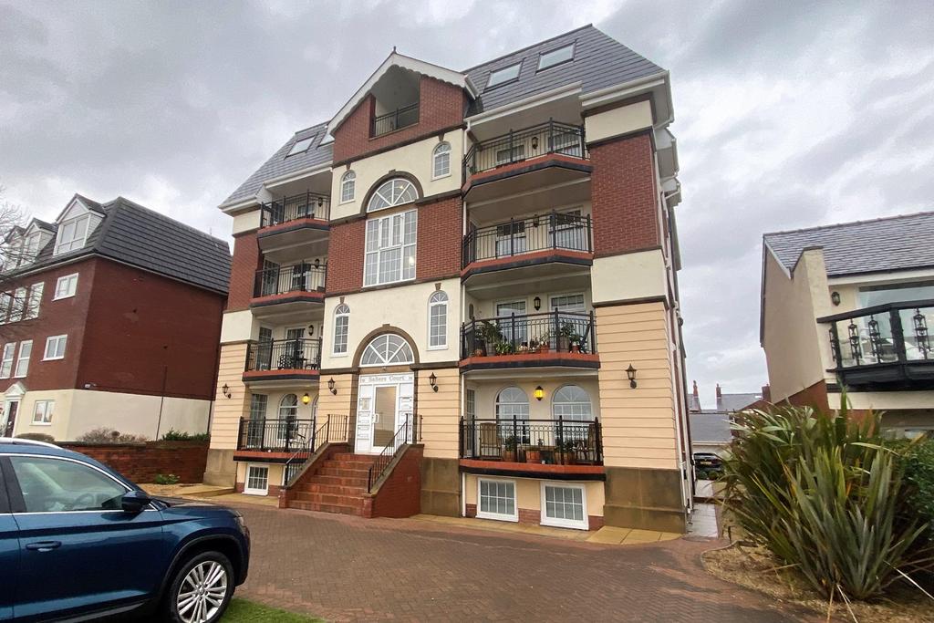 3334 East Beach, Lytham St Annes, FY8 2 bed apartment £1,500 pcm (£