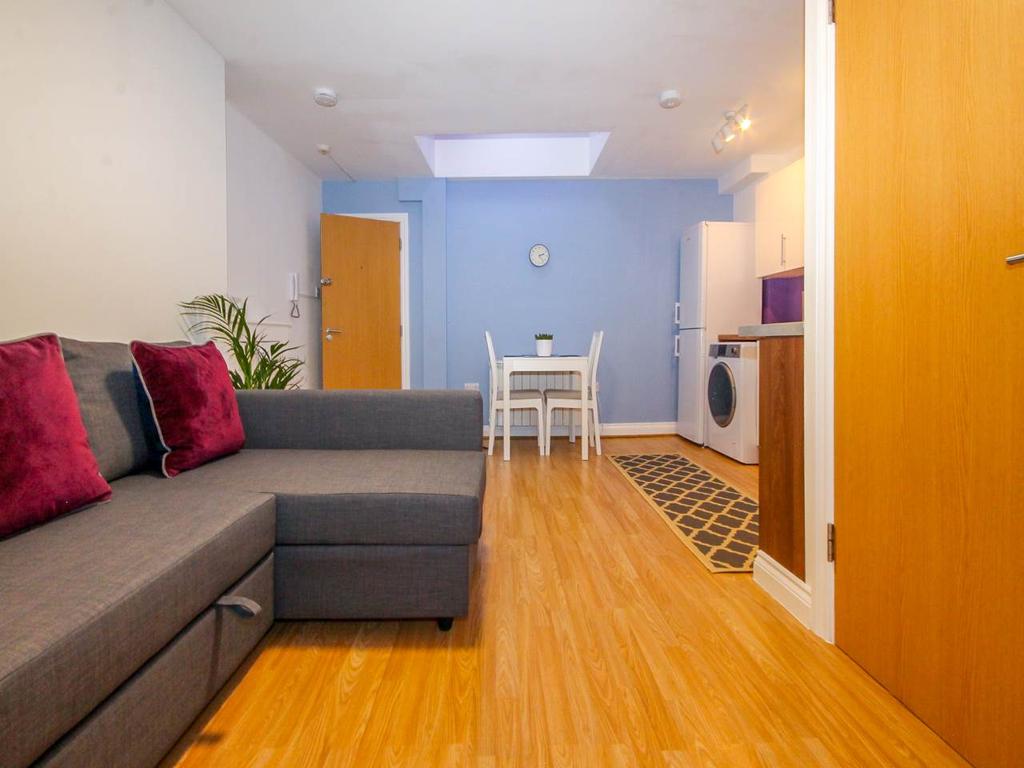 24 Princes Court, 2830 Sea Road, Studio £695 pcm (£160 pw)