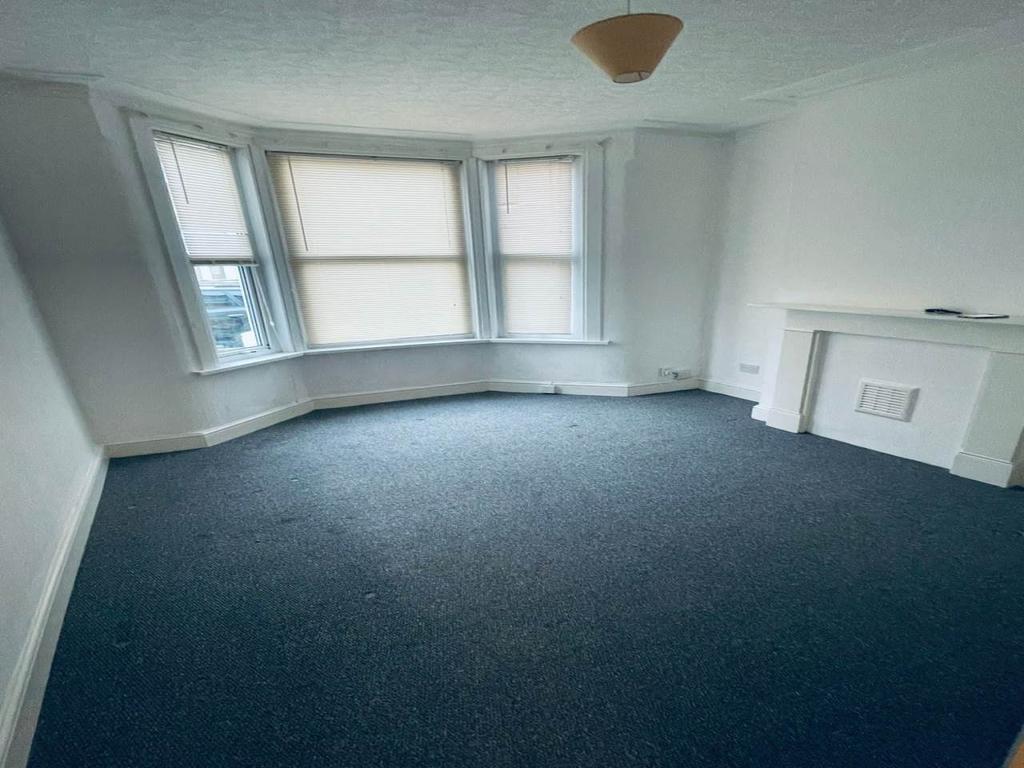 Harcourt Road, London, 1 bed flat £1,050 pcm (£242 pw)