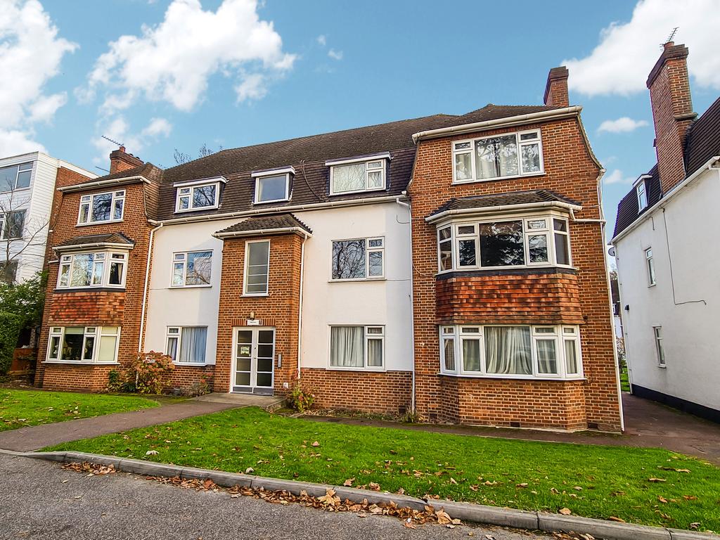 Southend Road, Beckenham BR3 2 bed flat £1,400 pcm (£323 pw)