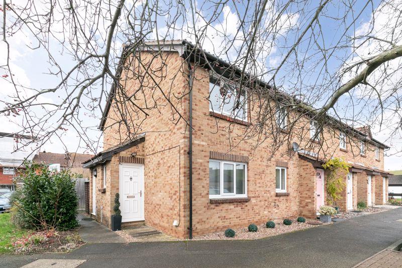 Telford Drive, WaltonOnThames 1 bed semidetached house £307,500