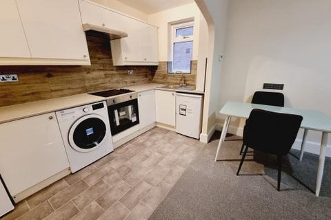 2 bedroom flat to rent, St Marys Road, Leamington Spa