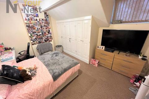 4 bedroom apartment to rent - Station Road, Leeds