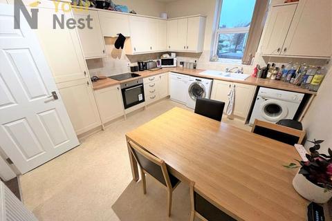 4 bedroom apartment to rent - Station Road, Leeds
