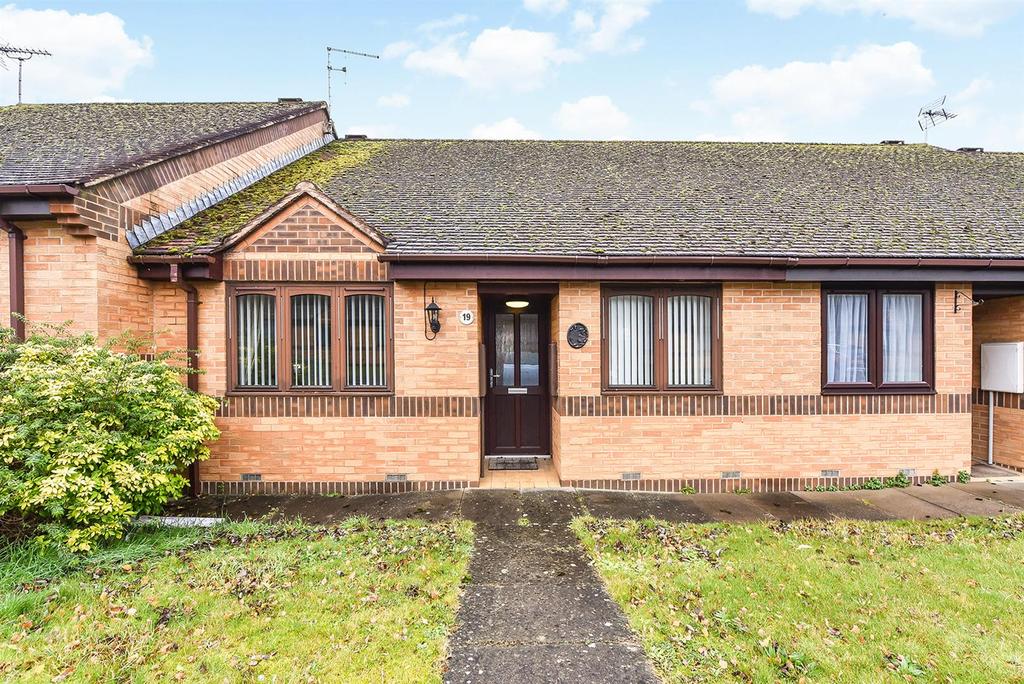 Charnwood Close, Andover 2 bed terraced bungalow £249,500