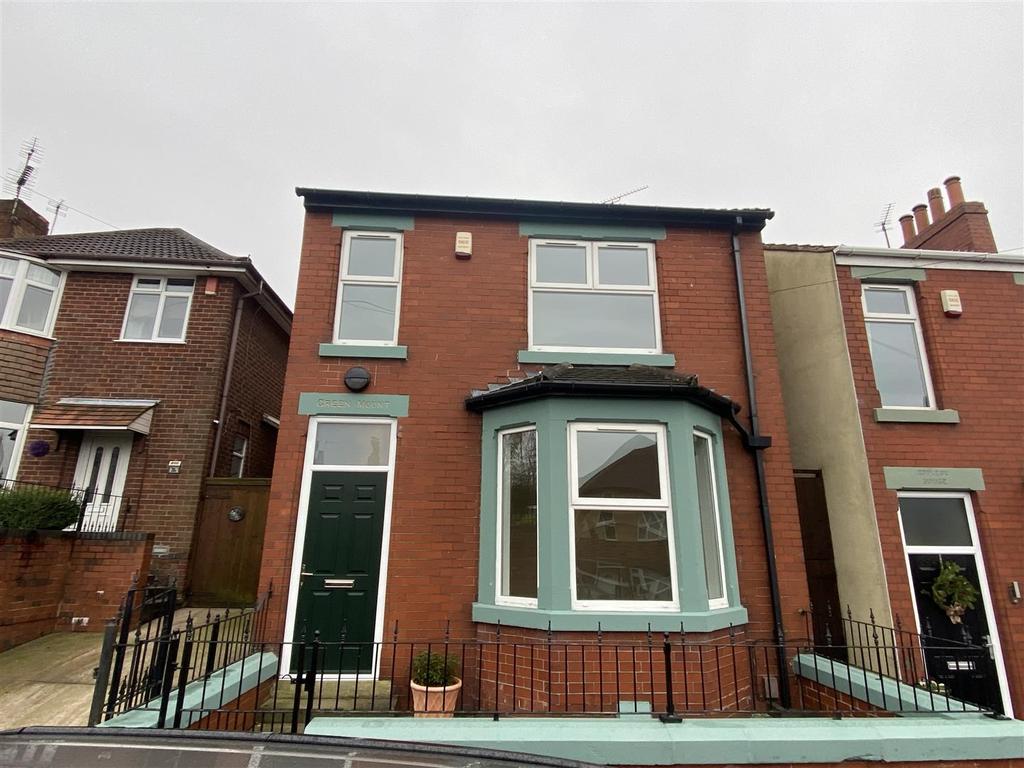 Coronation Street, Mansfield 3 bed detached house £190,000