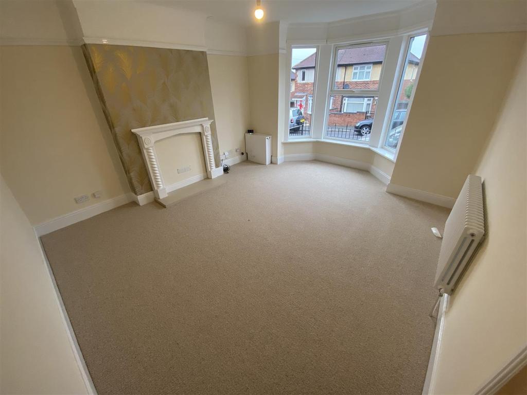 Coronation Street, Mansfield 3 bed detached house £190,000