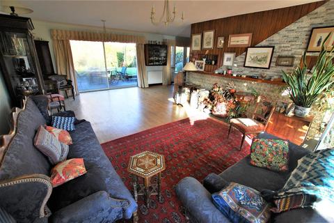 10 Sunnyfield, Hatfield, AL9 5DX
