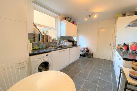 4 bedroom semi-detached house to rent - Eve Road, Leytonstone E11