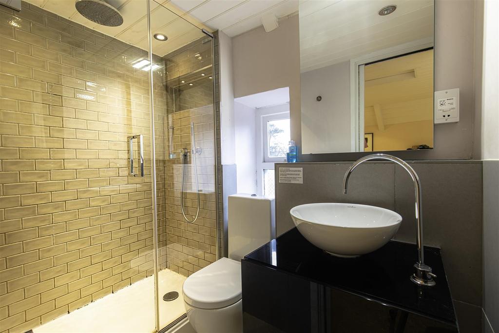 Ensuite 4.jpg