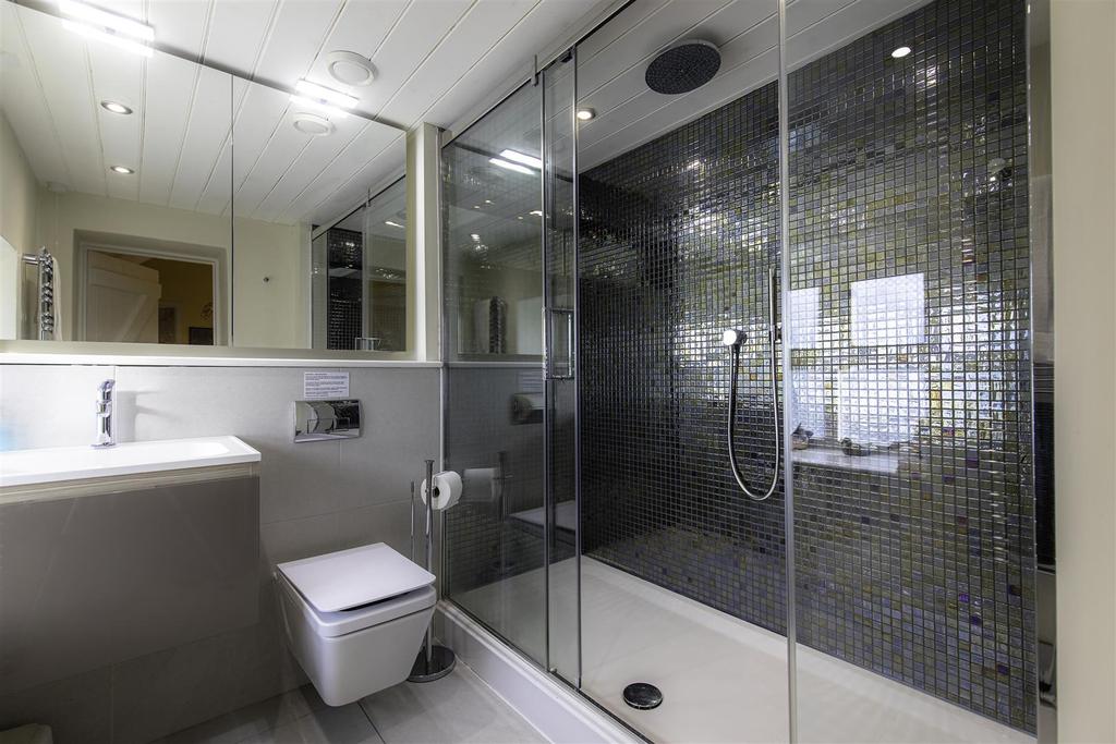 Ensuite 2.jpg