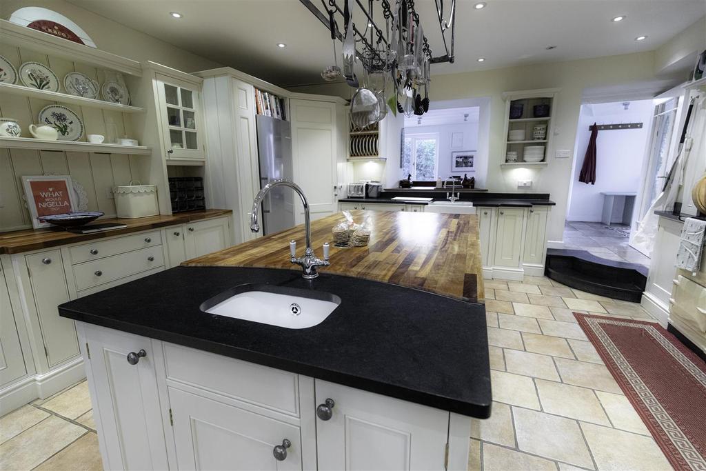 Kitchen 4.jpg