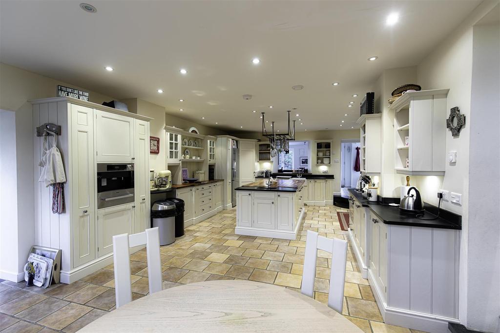 Kitchen 3.jpg