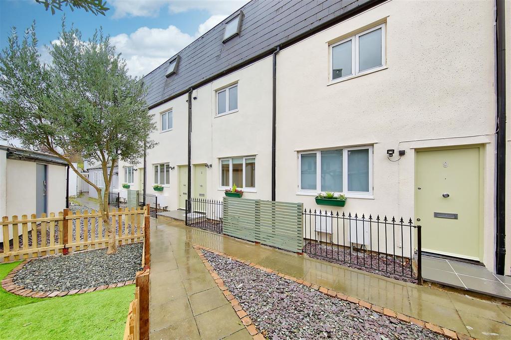 Earlsfield Road, London 4 bed terraced house £3,200 pcm (£738 pw)