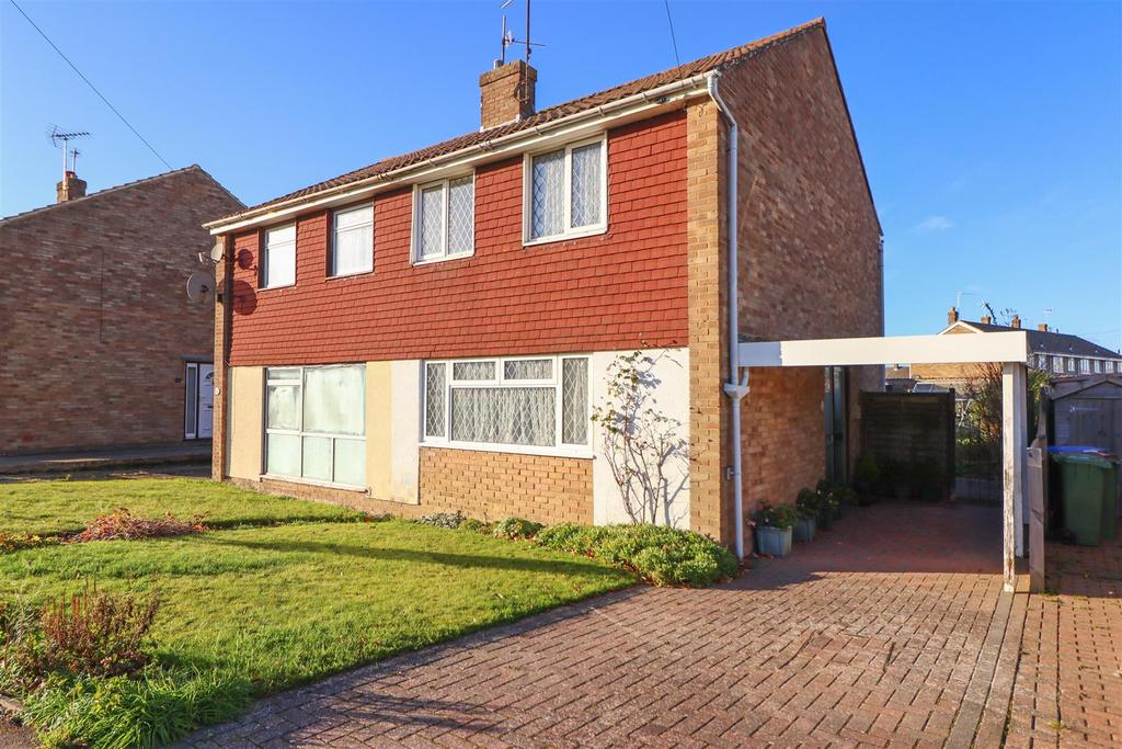 Lambs Farm Road, Horsham 3 bed semidetached house £375,000