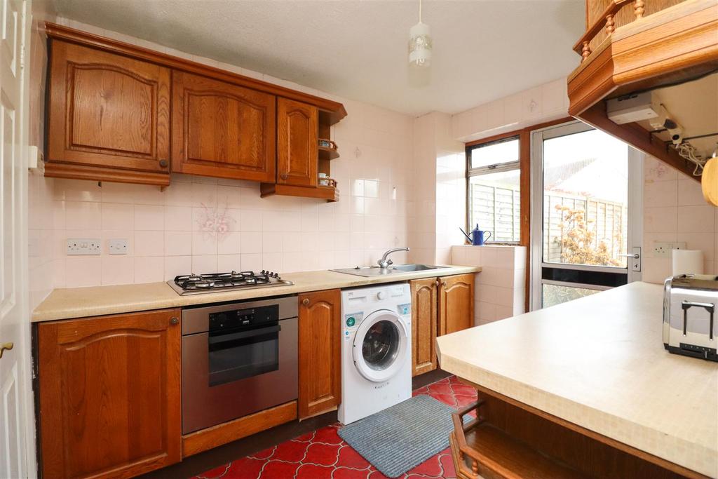 Lambs Farm Road, Horsham 3 bed semidetached house £375,000