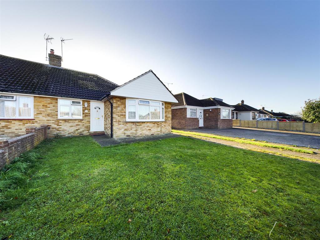 Denham Drive, Basingstoke 3 bed semidetached bungalow £400,000