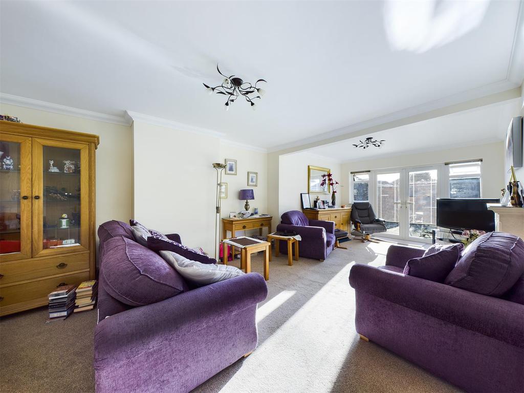 Denham Drive, Basingstoke 3 bed semidetached bungalow £400,000