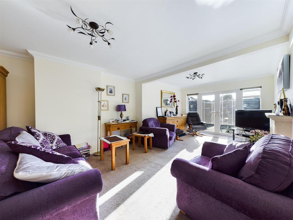 Denham Drive, Basingstoke 3 bed semidetached bungalow £400,000