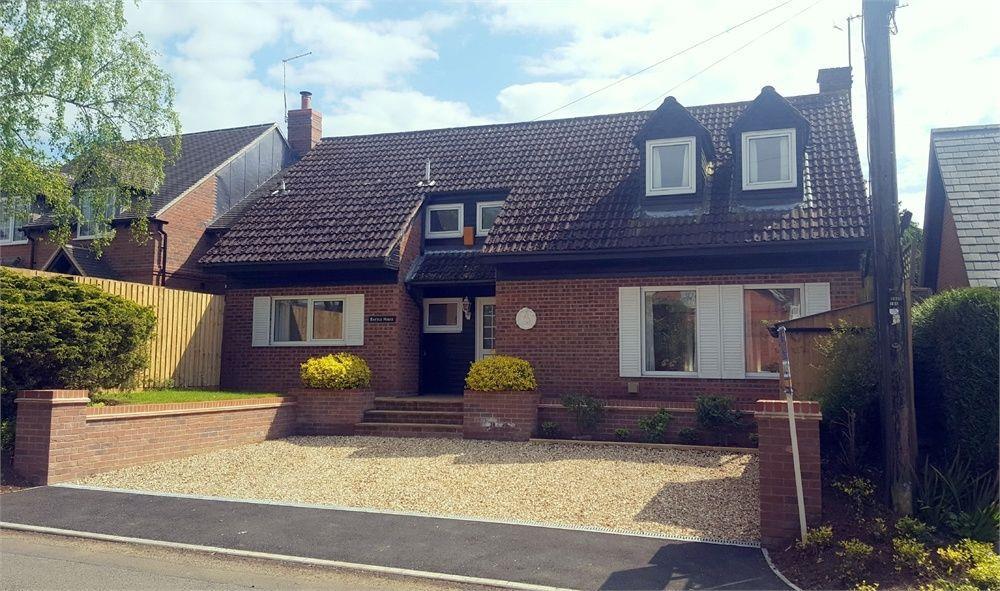 School Lane, Naseby, Northamptonshire, NN6 6BZ 4 bed detached house £